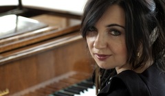 “Music heals  both the listener and the performer”: an interview with GéNIA; the pianist and composer Evgenia Chudinovich